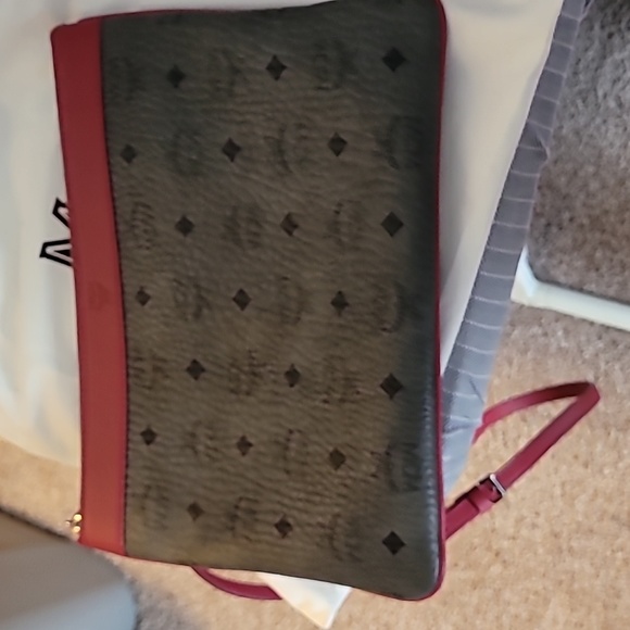 MCM - Picture 2 of 9